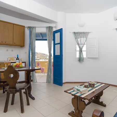 Cultural House מלון דירות Pýrgos